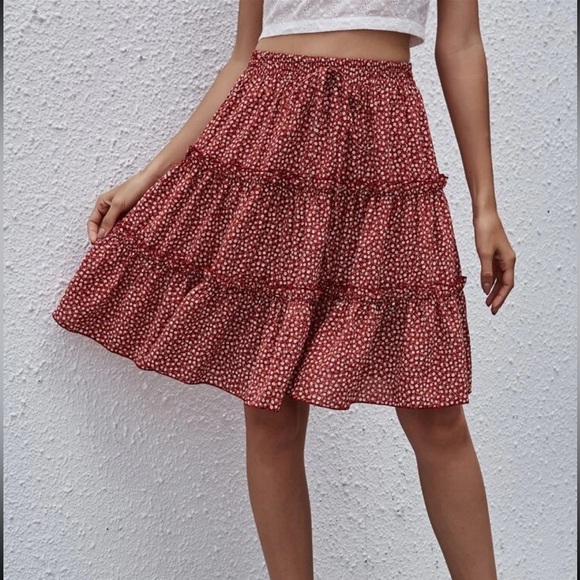 NWOT SHEIN Red Floral Ruffle Tiered Women's Knee Length Skirt Size Small - Picture 1 of 7